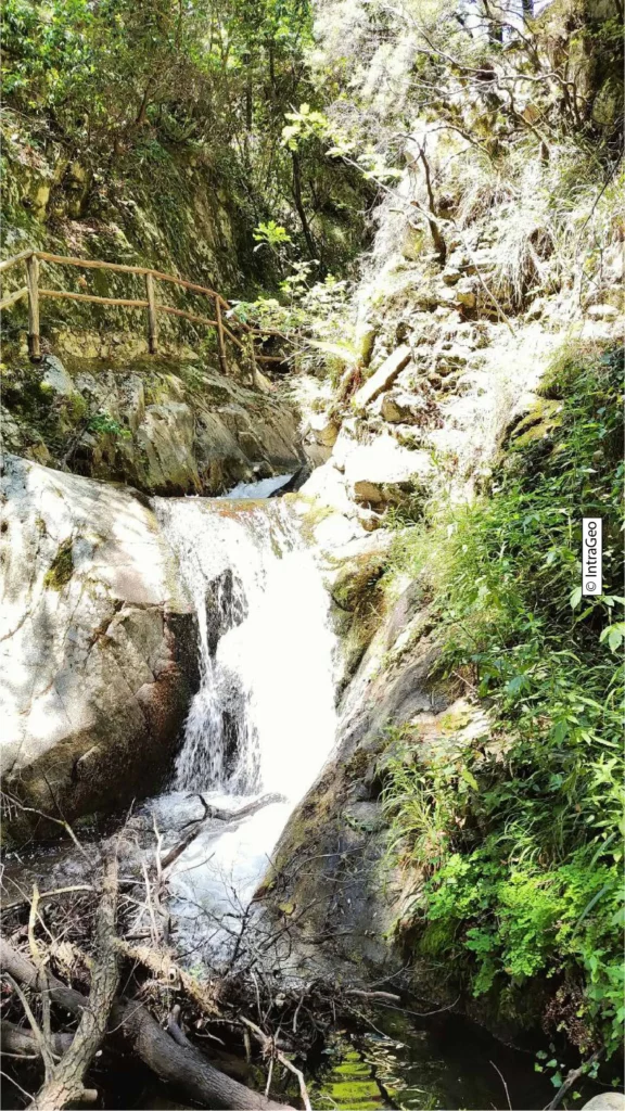 Cascata lungo il percorso della Scialata di San Giovanni di Gerace.