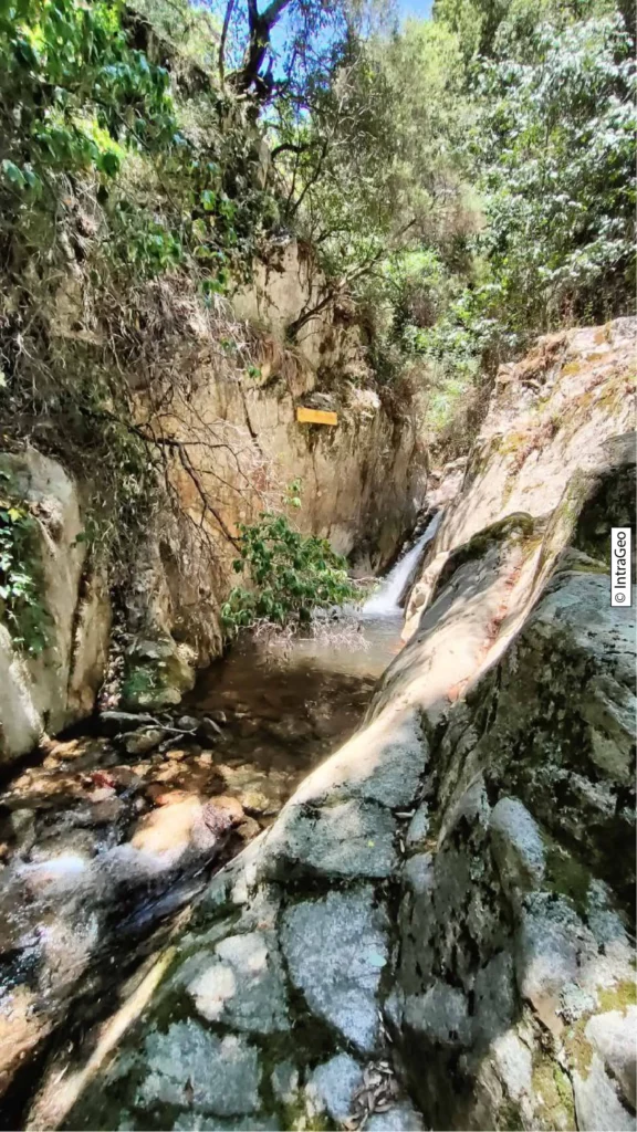 Cascata lungo il percorso della Scialata di San Giovanni di Gerace.